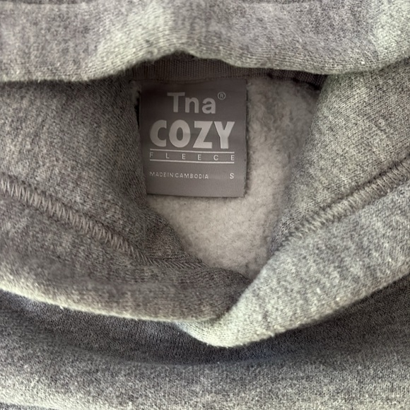 Aritzia TNA hoodie fleece small crop VGUC - Picture 3 of 3